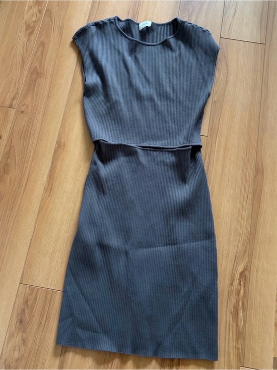 Aritzia Dresses & Skirts - Aritzia Sleeveless Ribbed Knit Dress in Dark Gray